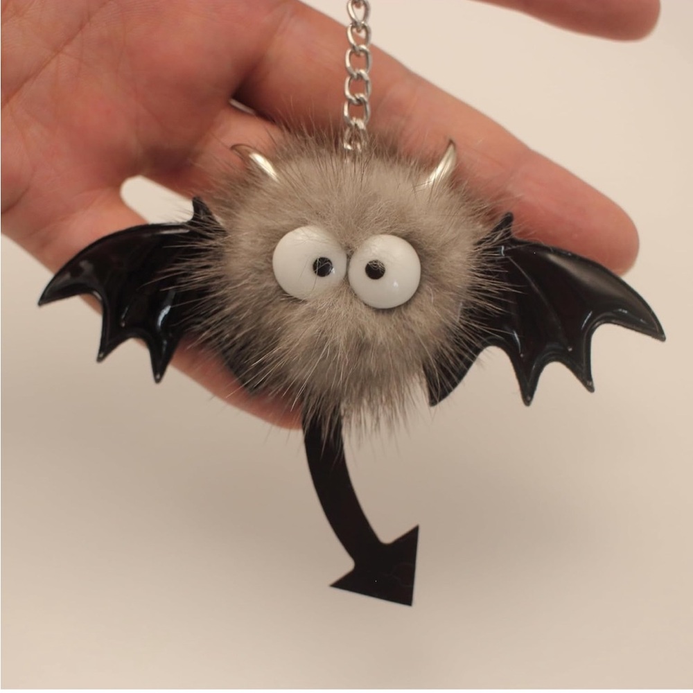 π¦NEW Bat Fluffy Pom Pom Bag Charm/ Keychain Googly Eyes Brown Cute Goth Spooky - Picture 2 of 6